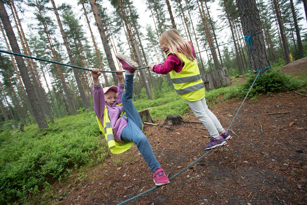 Barna har alt de trenger for å utfolde seg, sommer som vinter.