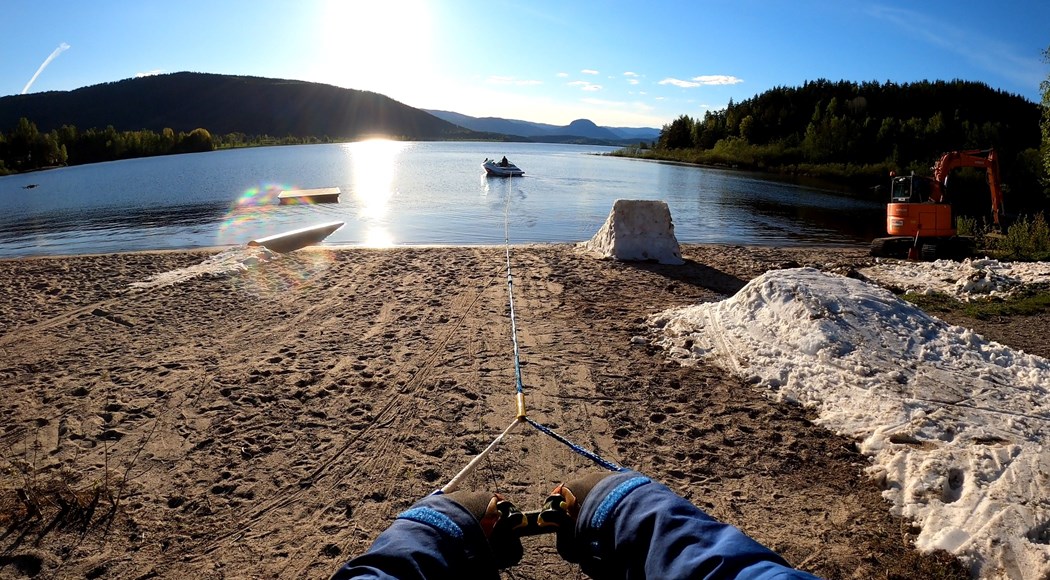 Sommer og snø på stranda