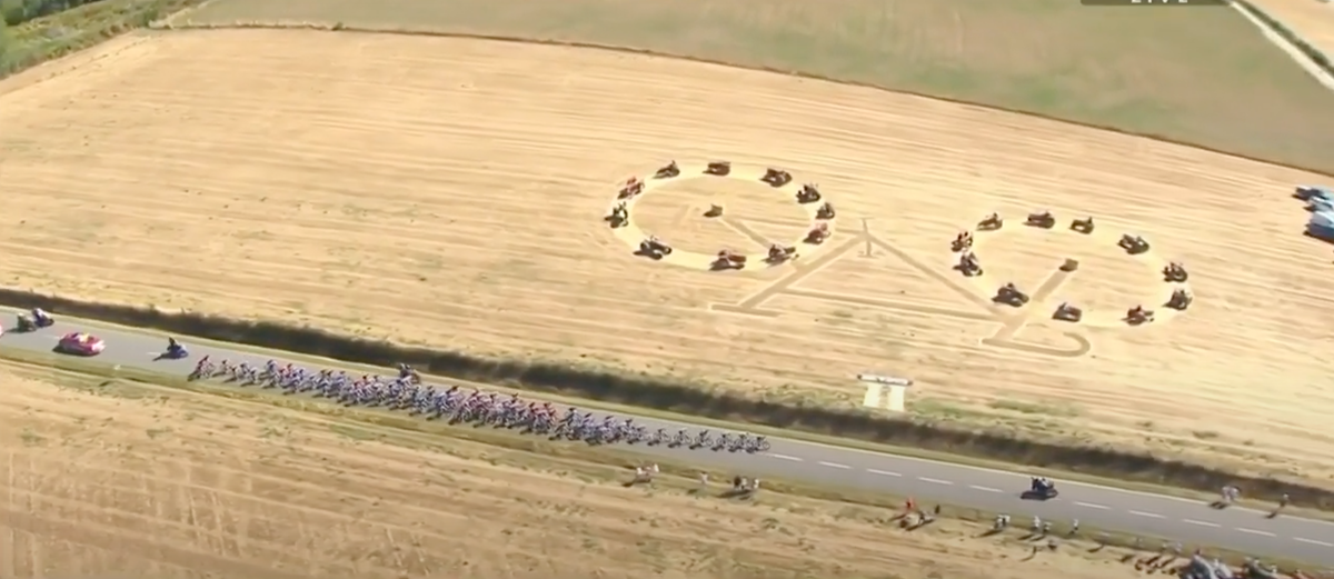 Kan vi få se noe slikt fra området vårt på lørdag? Skjermdump fra YouTube, Tour de France.