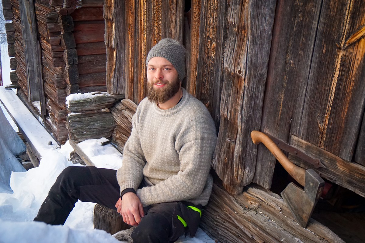 Arvid har gitt ut bok og når ut til mange følgere med videoer om lafting.