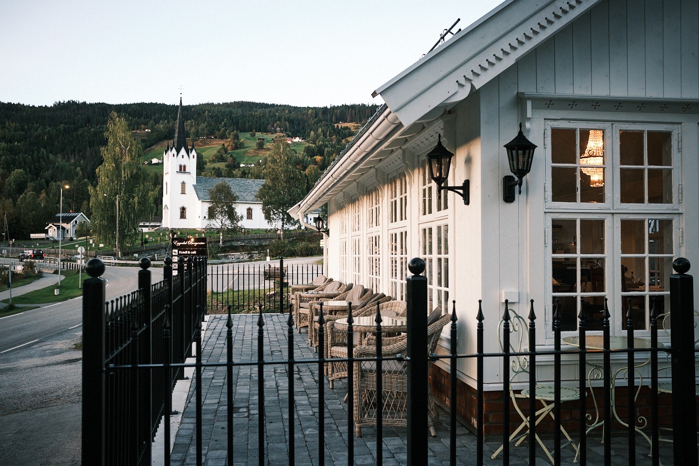 Biffkveld for gutta i lysthuset