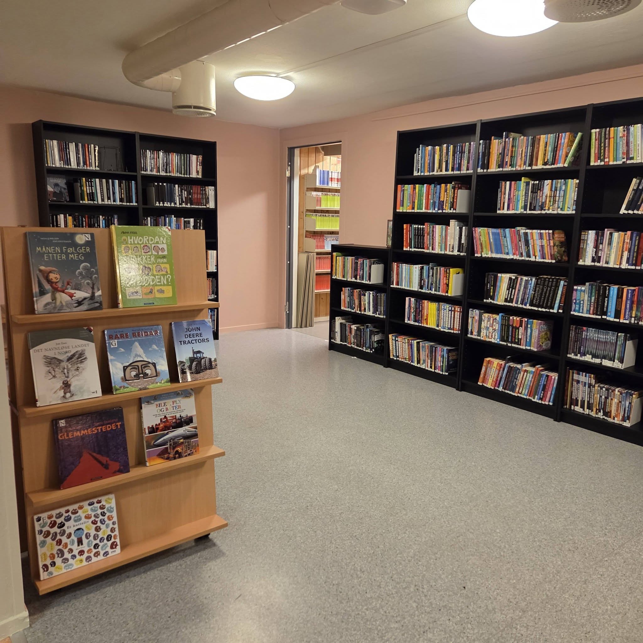 Åpning av nyoppusset bibliotek