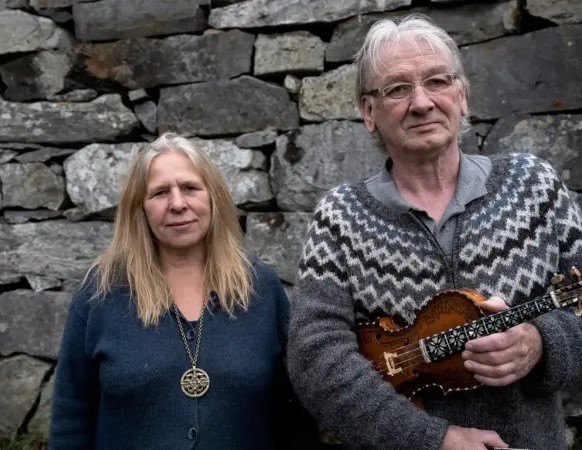 Folkemusikkkonsert: Det Blå Landet av Sinikka Langeland og Knut Hamre